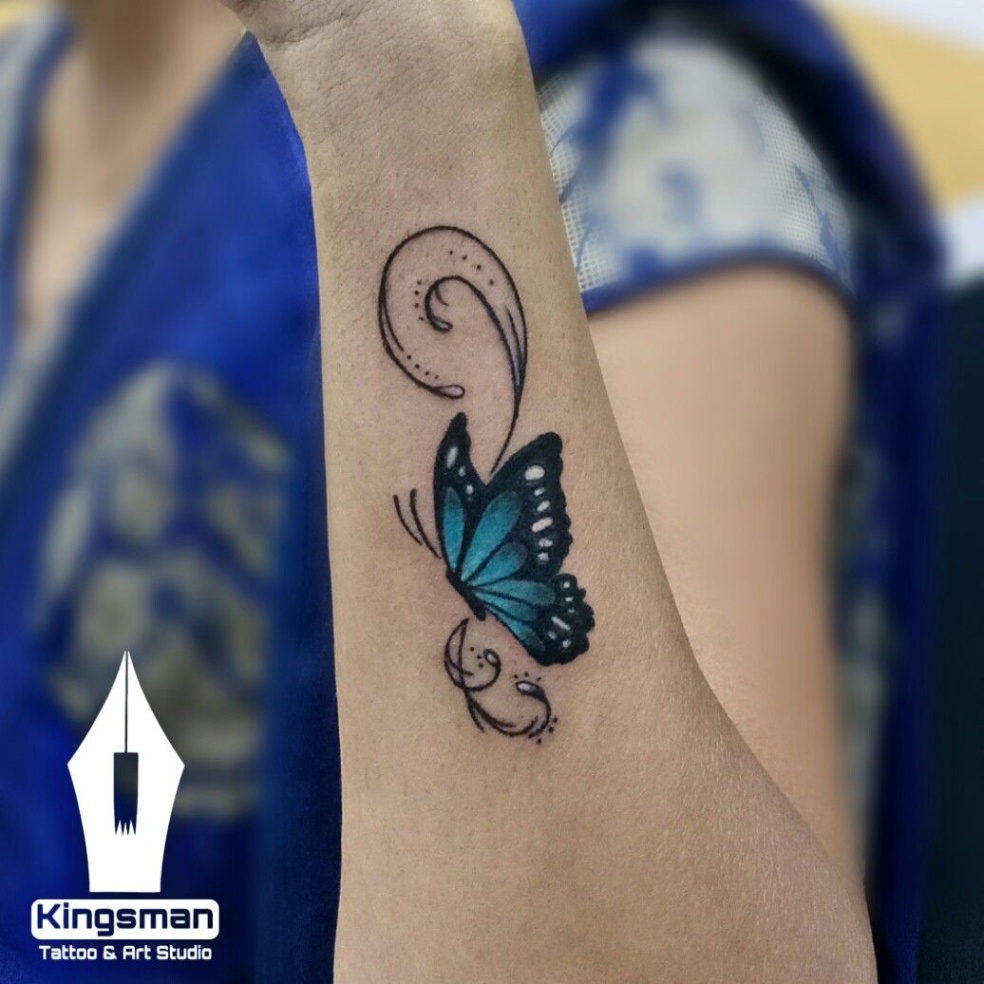butterfly tattoo designs on hand Bulan 4 Butterfly tattoo  Hand tattoos for girls, Butterfly tattoos for
