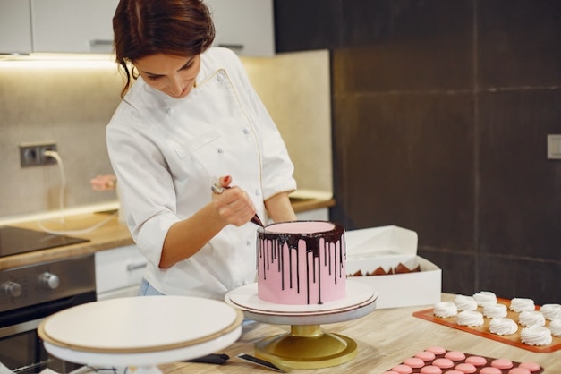 Essential Tips To Decorate Cake Like a Professional